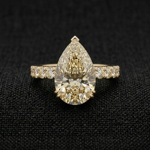 แหวนทองคำแท้ 14K สีเหลืองทอง ดีไซน์หรูหรา สำหรับงานหมั้นและงานแต่งงาน ประดับเพชรแบบหนามเตย ผิวเรียบเงางาม เหมาะสำหรับสวมใส่ทุกวัน - Product Image 1