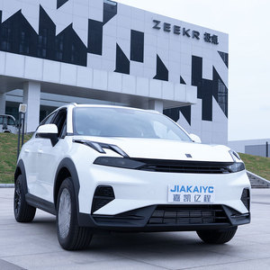 SUV Lynk & Co 06 Plus 1.5T de alto rendimiento con arquitectura CMA y chasis optimizado para una conducción suave en carretera - Product Image 5