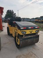 Rouleau vibratoire monocylindre BOMAG BW131ACW d'occasion, moteur diesel, pompe, 4 tonnes, rouleau avant en acier, rouleau arrière en caoutchouc, modèle 2016
