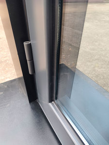 <span class=keywords><strong>Porte</strong></span> extérieure moderne en alliage d'aluminium sécurisée pour enfants avec moustiquaire invisible en nylon, fonctionnement manuel, conception anti-effraction et anti-chute - Product Image 5