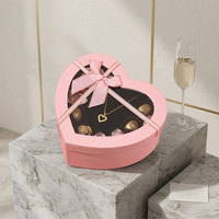 Boîte cadeau personnalisée de luxe en forme de cœur avec fenêtre transparente et ruban pour l'emballage de chocolats, de fleurs et de bijoux