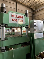 Machine automatique de production de vaisselle en mélamine 550 tonnes, contrôle PLC, pression stable, moulage précis, rendement élevé