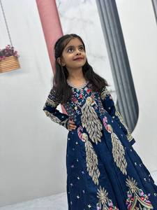 Top Corto de Buena Calidad para Chicas, Estilo Étnico Moderno para Garba Dandiya y Reuniones Familiares, Disponible para la Venta - Product Image 6