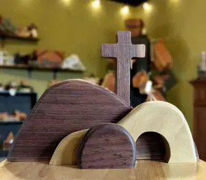 Nueva y creativa decoración de cruz de madera para el sitio de Pascua, la montaña de la colina de la tumba vacía para artesanías de madera, cajas de madera, carteles de pared