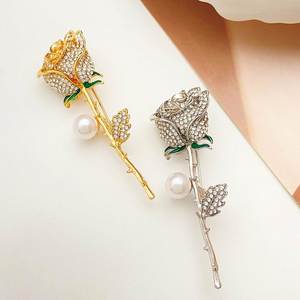 Elegante broche coreano de rosas con cristales exquisitos, chapado en plata, para decoración de abrigos y trajes. - Product Image 4