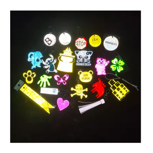 Regalos para Niños HI vis <span class=keywords><strong>fluorescente</strong></span> lindo oso animales forma amarillo reflectante colgador suave PVC reflejo semáforo llaveros para bolsa - Product Image 1
