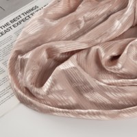 Tissu en satin froissé plissé à la main en polyester 1009 pour la confection de saris Shayla, respirant et non conducteur, 95 g/m²