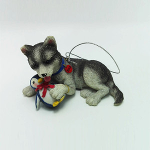 Figurine d'animal sauvage en résine peinte à la main, statue de loup mère et bébé, ornements de Noël suspendus - Product Image 4