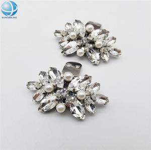 Accesorios superiores <span class=keywords><strong>para</strong></span> <span class=keywords><strong>zapatos</strong></span> Hebilla <span class=keywords><strong>de</strong></span> cristales <span class=keywords><strong>de</strong></span> diamantes <span class=keywords><strong>de</strong></span> imitación <span class=keywords><strong>para</strong></span> boda <span class=keywords><strong>Clips</strong></span> <span class=keywords><strong>para</strong></span> <span class=keywords><strong>zapatos</strong></span> <span class=keywords><strong>de</strong></span> perlas nupciales - Product Image 4