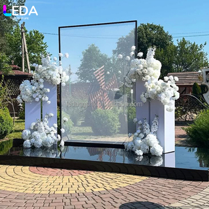 ฉากหลังงานแต่งงาน LEDA สไตล์เรียบง่ายสำหรับงานกลางแจ้ง ทำจากโลหะสีดำรูปทรงสี่เหลี่ยม - Product Image 1