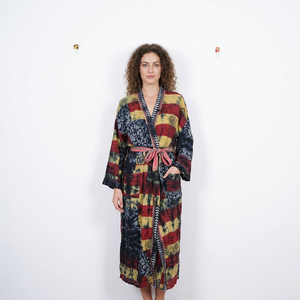 Kimono en soie 100% fait main en Inde pour femme, élégant, tie-dye, respirant, peignoir long, robe de chambre de haute qualité pour l'été - Product Image 1