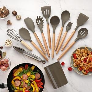Outils de cuisine pour la maison et la cuisine 12 pièces de qualité supérieure Spatule Pelle Cuillère Ensembles Ustensiles de cuisine en silicone rose bleu avec manche en bois - Product Image 3