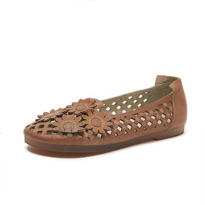 Vente en gros de <span class=keywords><strong>sandales</strong></span> plates rétro creuses faites à la main en <span class=keywords><strong>cuir</strong></span> <span class=keywords><strong>naturel</strong></span> pour femmes et dames au design original <span class=keywords><strong>sandales</strong></span> de maman vente en gros - Product Image 1