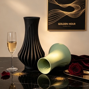 <span class=keywords><strong>Vaso</strong></span> <span class=keywords><strong>in</strong></span> Ceramica Stampato <span class=keywords><strong>in</strong></span> 3D, Verde Opaco Premium, Nero, Moderno Minimalista di Lusso, <span class=keywords><strong>Vaso</strong></span> Scanalato Testurizzato per <span class=keywords><strong>Fiori</strong></span> Secchi - Product Image 2
