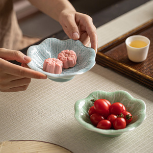 Assiette à fruits en céramique en forme de fleur, style chinois moderne, plat à dessert et à collation, pour mariage, petit design feuille de lotus - Product Image 1