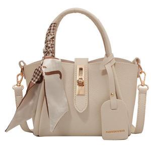 Sac à main pour femme en PU de style français romantique, couleur unie, sac bandoulière, sac à main tendance - Product Image 4