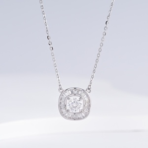 Collier pendentif croix en argent 925 plaqué or 18 carats, unique, style hip hop, été, élégant, pour femmes, avec zirconias, tendance. - Product Image 2