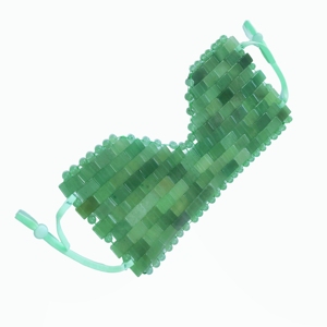 Cubierta para Ojos Antiarrugas y Reafirmante de Aventurina Verde con Correa para la Oreja - Product Image 1