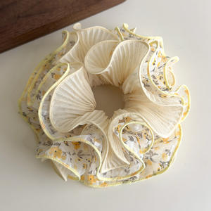 Diadema de Gasa con Doble Capa de Encaje Floral y Pliegues para Mujer, Banda Elástica para el Cabello - Product Image 5