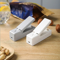 Scelleuse magnétique 2-en-1 mini, coupe-sac et ouvre-sac portable, machine d'emballage alimentaire rechargeable, scelleuse thermique pour sacs de cuisine