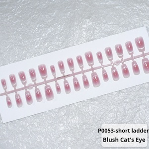 Blush Wear Advanced – Patchs d'ongles blancs réutilisables, style œil de chat français, forme trapèze courte, style salon, avec ongles en ABS acrylique - Product Image 2