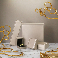 Neu Eingetroffene Maßgefertigte Goldene Rechteckige PU-Leder Schmuckbox für Armband, Ohrringe und Luxus-Ringe