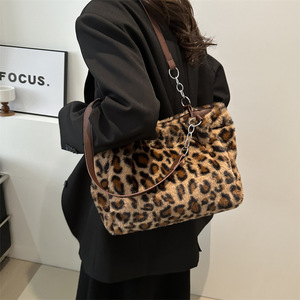 Nuova Borsa a Tracolla Trendy con Motivo Leopardato in Peluche, Chiusura a Cerniera e Fodera in Poliestere per Donne - Product Image 2