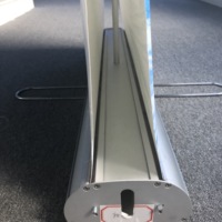 Bannière enroulable double face commerciale avec un déploiement fluide et un poids net de 4,9 kg pour une portabilité, support d'affichage portable