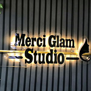 Letrero LED Acrílico Personalizado, Luz Blanca Cálida, Logotipo Iluminado para Tienda Minorista, Fácil Instalación, 3500K, Bronce Dorado - Product Image 1