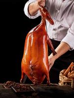 Canard rôti au miel, peau croustillante et saveur délicieuse, prêt à manger, snack de cuisine traditionnelle chinoise, vente chaude