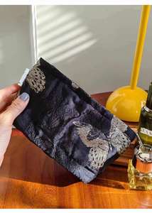 Nuevo Estuche Cosmético de Lujo para Mujer 2025, Diseño de Mariposa Negra y Dorada, Bolsa de Almacenamiento Portátil para Productos de Cuidado de la Piel, con Compartimento para Monedas - Product Image 3