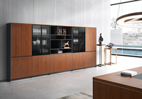 Armoire de rangement de bureau en bois grainé avec portes en verre trempé, étagères ouvertes et compartiments de classement verrouillables