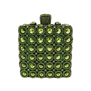 Pochette de soirée classique pour femme, ornée de strass carrés étincelants, sac de luxe en cristal avec chaîne amovible pour les sorties nocturnes et mariages - Product Image 5