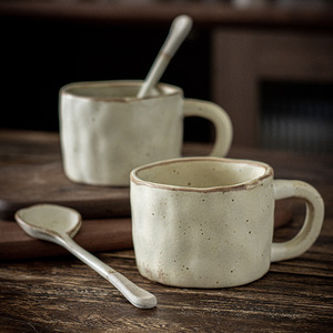 แก้วเซรามิกทำมือสไตล์เรโทรลายดอกไม้ ชุดแก้วกาแฟสไตล์ญี่ปุ่น พร้อมช้อนคนซุป สำหรับใช้ในบ้าน - Product Image 1