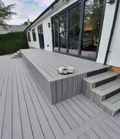 Planches de terrasse en composite bois-plastique antidérapantes pour aménagement extérieur
