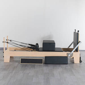 Lit de Pilates Maple Reformer : Solution ultime pour un studio à domicile pour la force du tronc, la flexibilité et l'harmonie corps-esprit - Product Image 1