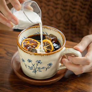 Tasse à café en porcelaine fine, surface émaillée, toucher luxueux, compatible micro-ondes et lave-vaisselle, design portable, idéale pour les fêtes. - Product Image 5