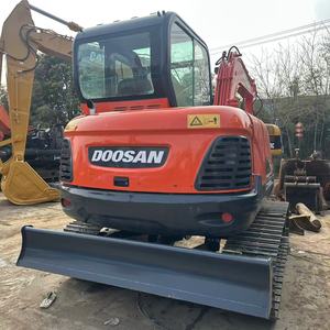 Mini-pelleuse d'occasion Doosan DX60 DX60-9C en excellent état de fonctionnement, haute efficacité, excavatrice hydraulique sur chenilles Doosan DX140/225/300 - Product Image 2