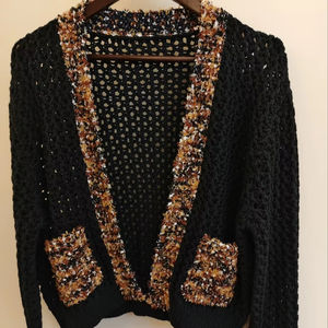 Cárdigan Casual de Punto con Cuello en V, Diseño Intrincado con Patrón de Color, Ultra Suave, Mezcla 100% Algodón, Transpirable, Corte Relajado, Para Toda Temporada - Product Image 1