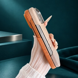 Coque de téléphone magnétique antichoc pour iPhone avec motif en fibre de carbone style PC - Product Image 4