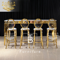 Tables hautes carrées hautes en acier inoxydable doré avec plateau en verre au design de luxe pour bars