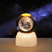 Lampe de nuit en cristal avec motif univers gravé au laser 3D à rotation automatique personnalisable