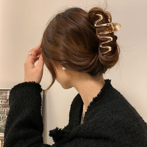 Matte Metal Große Klauen clips für dickes Haar Elegante einzigartige gewellte Vintage Haar klaue für Frauen Langes Haar Klauen clip Gold - Product Image 3