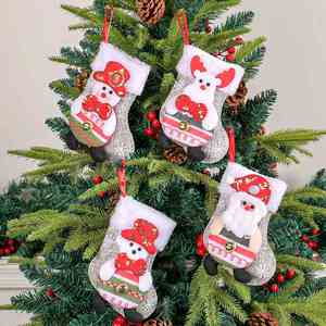 Chaussettes de Noël en tissu très vendues, garniture en peluche douce, détails de personnages de dessins animés, cordons rouges à suspendre, décoration pour arbre de Noël 0-24 - Product Image 3