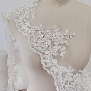 Dentelle brodée blanc cassé 0,9 m par yard pour décorations de vêtements de mariée - Product Image 1