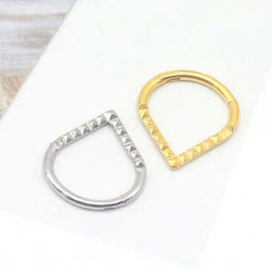Anillo de Nariz en Forma de Lágrima con Relieve Piramidal, Joyería Corporal de Acero de Titanio sin Costuras, Unisex, para Uso Diario, en Plata y Oro - Product Image 4