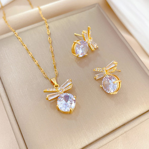 Conjunto de Collar y Pendientes de Acero Inoxidable Brillante con Zirconia Cúbica en Forma de Lágrima y Lazo, Chapado en Oro de 18k, para Mujer, Ideal para Regalo - Product Image 1