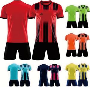 Uniforme de Fútbol Personalizado y Ropa Deportiva para Equipos, Diseño de Uniforme con Tela de Alto Rendimiento para la Temporada de Liga - Product Image 1
