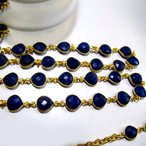 Chaîne de connecteurs à facettes en forme de cœur en saphir bleu teinté, style briolette - Product Image 1