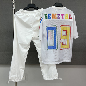 เสื้อยืดผ้าตาข่ายคอวีแนวย้อนยุคชุดสองชิ้นเสื้อสเวตเตอร์แบบเรียงซ้อนขากว้างและเสื้อรักบี้ผู้ชายพิมพ์ลายสกรีน - Product Image 2